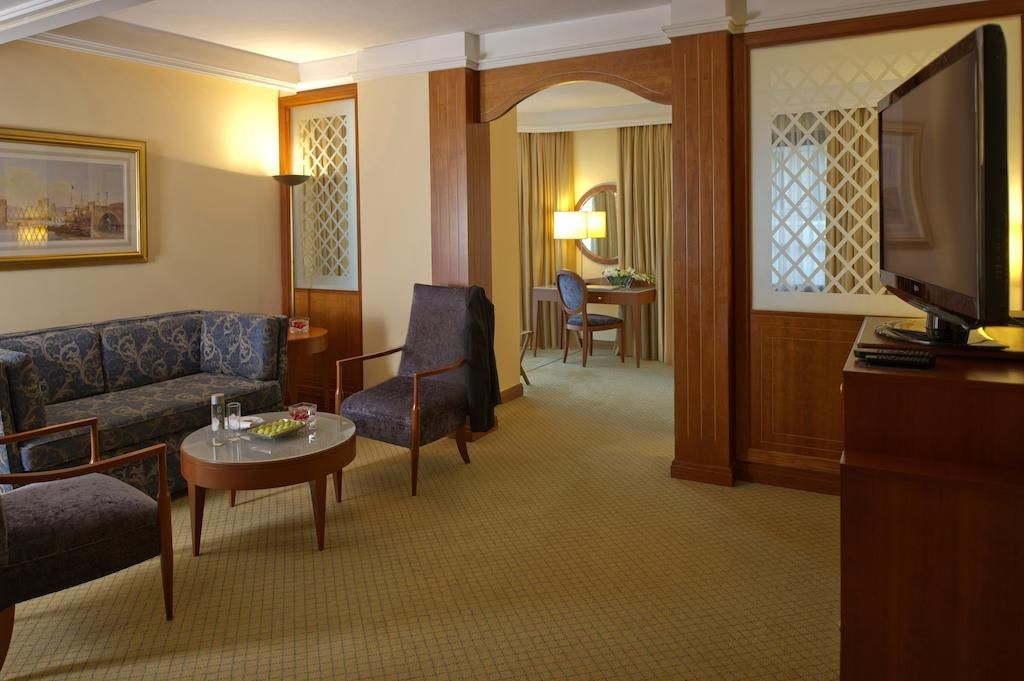 Radisson Blu Martinez Hotel, Beirut