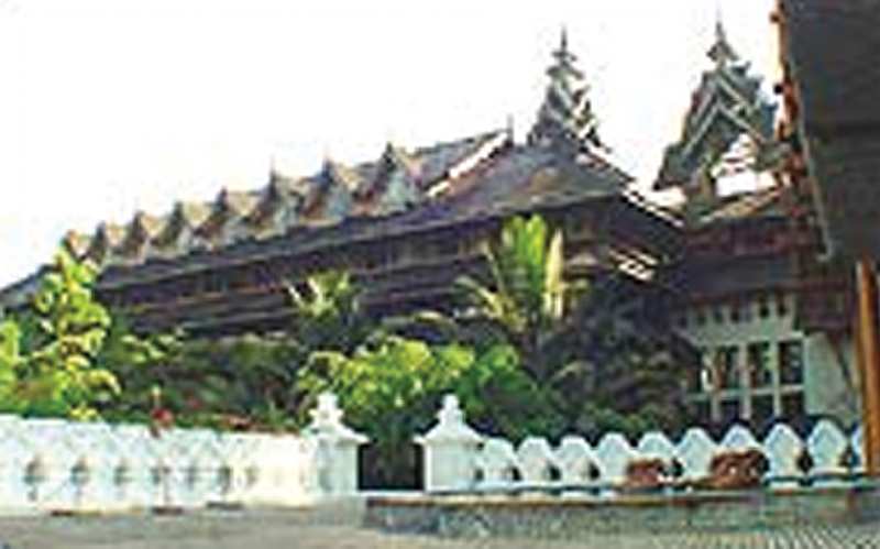 Kandawgyi Palace