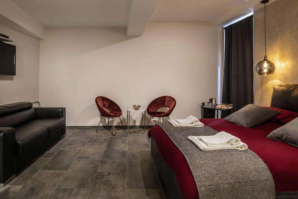 Black and White Suite