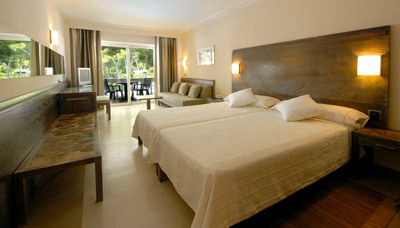 FERGUS Club Font de Sa Cala Beach