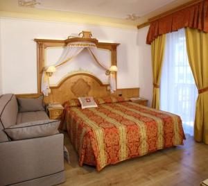 Alexander Hotel