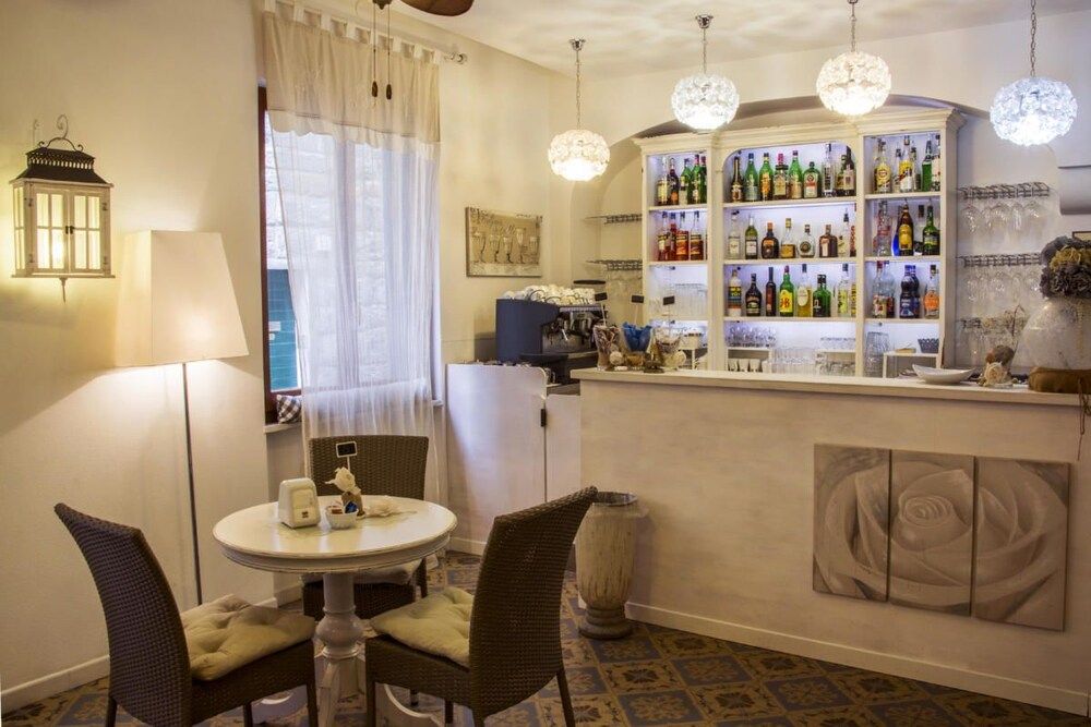 Hotel Elena Noli