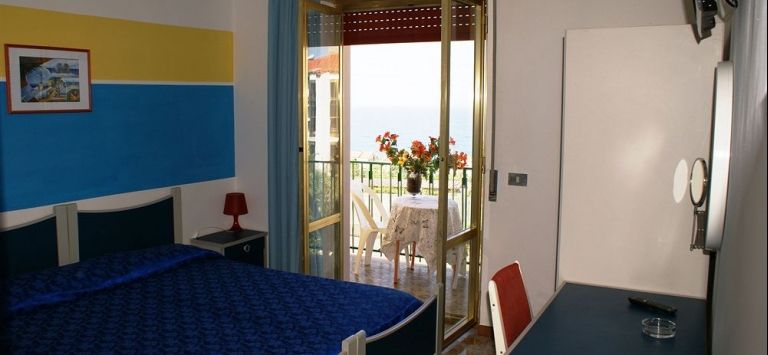 Cristina Hotel