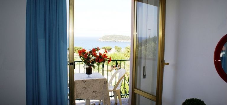 Cristina Hotel