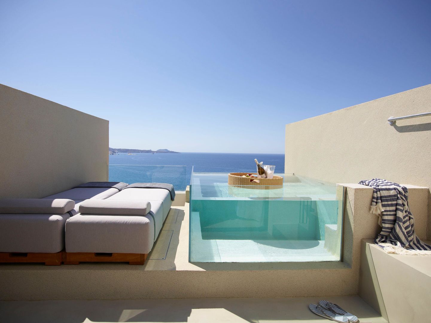 Domes White Coast Milos