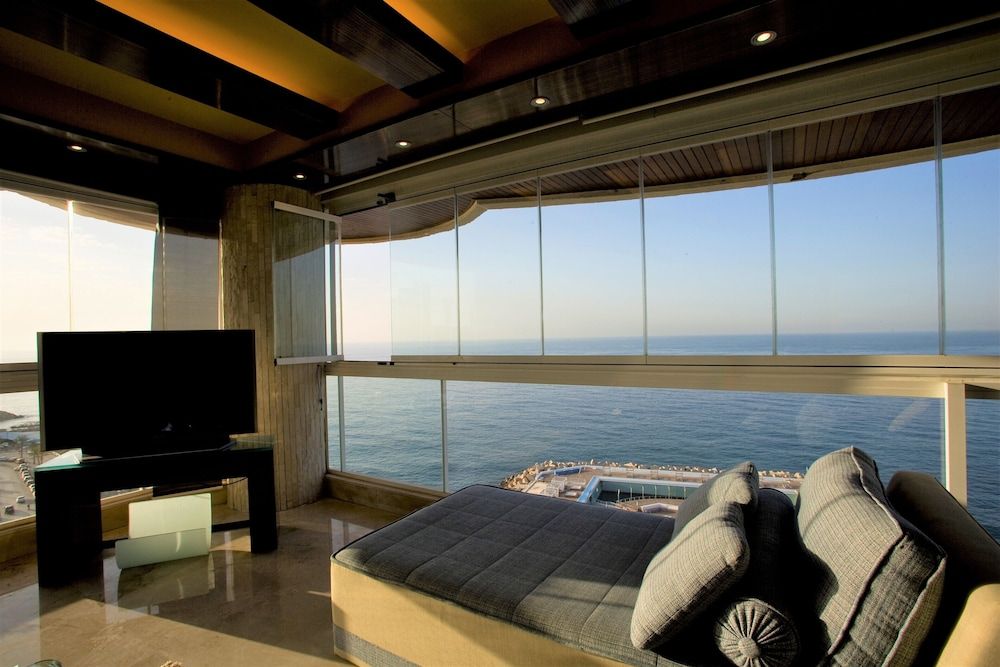 Lahoya Suites
