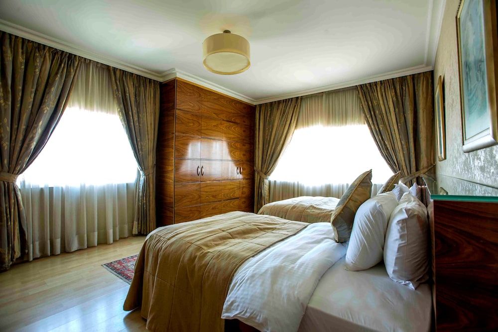 Lahoya Suites
