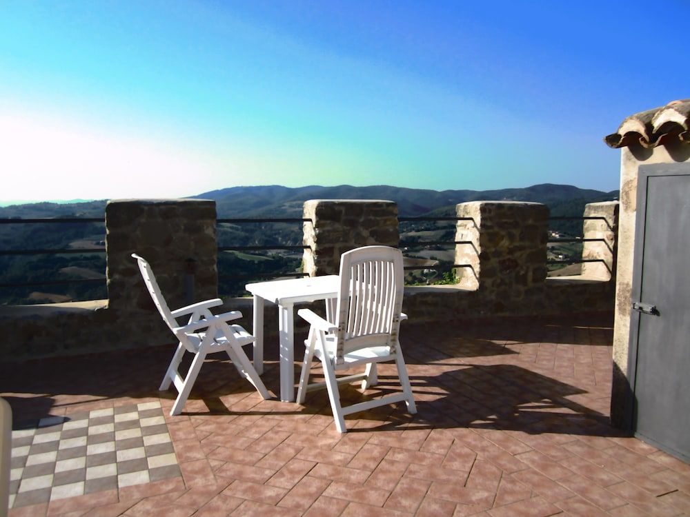 Castello di Cisterna