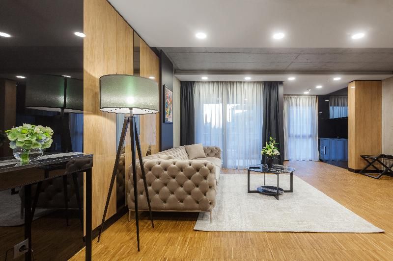 Hotel Platinia Luxury Suites