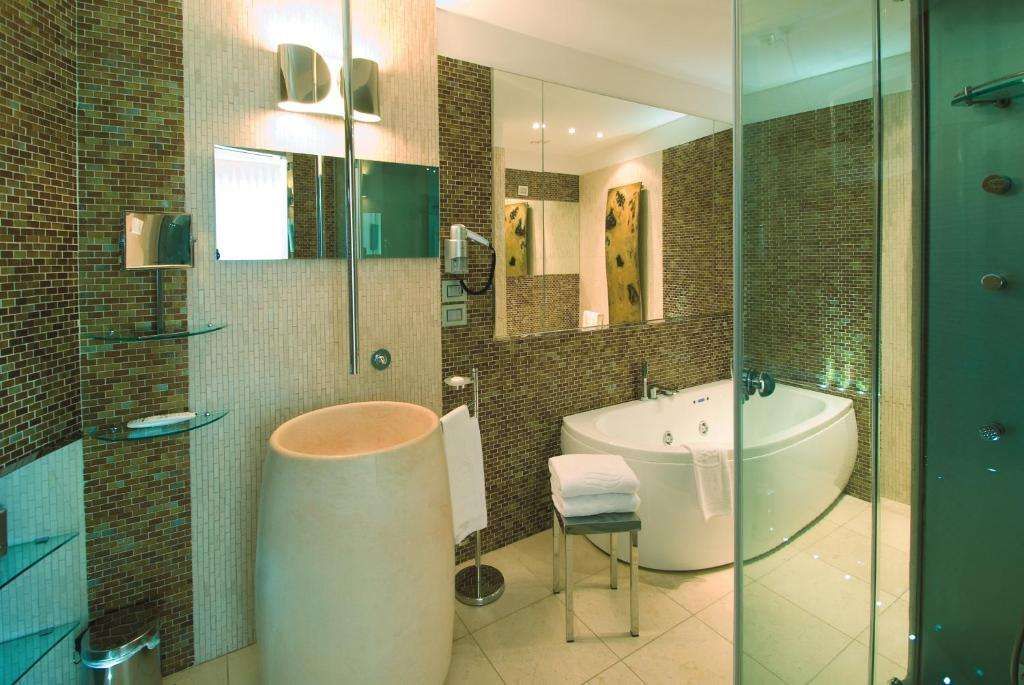 Premier & Suites