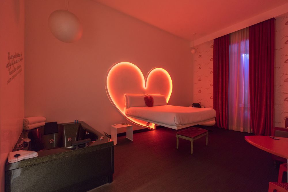 iRooms Jacuzzi Suites