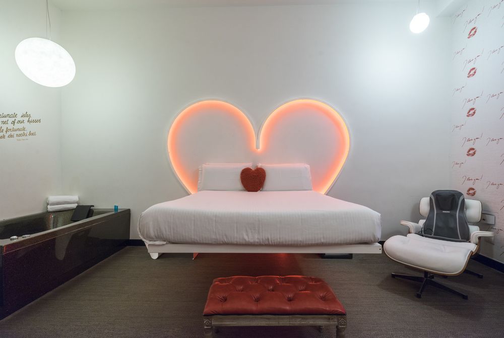 iRooms Jacuzzi Suites