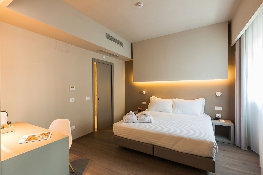 Glance Hotel
