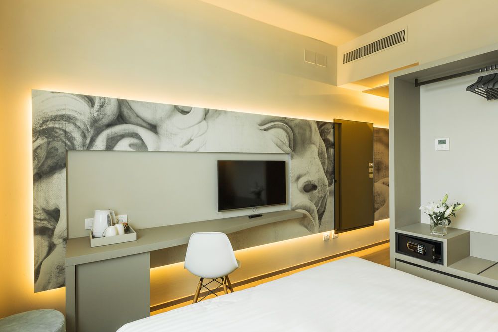 Glance Hotel
