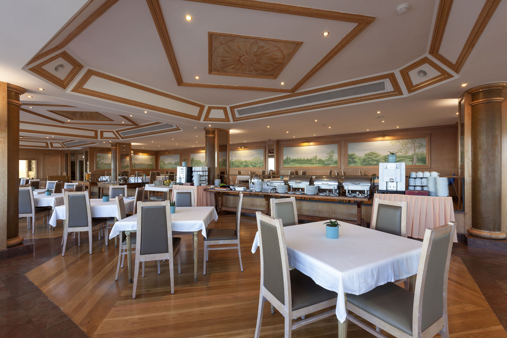 Carcavelos Beach Hotel