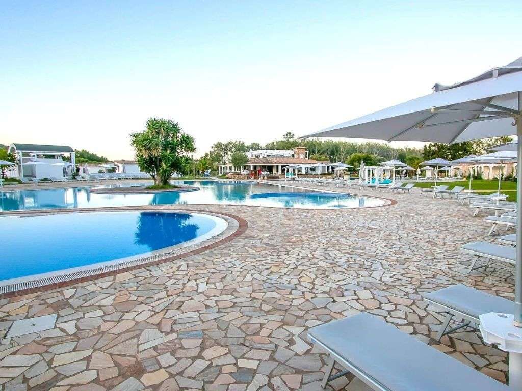 Limone Beach Resort
