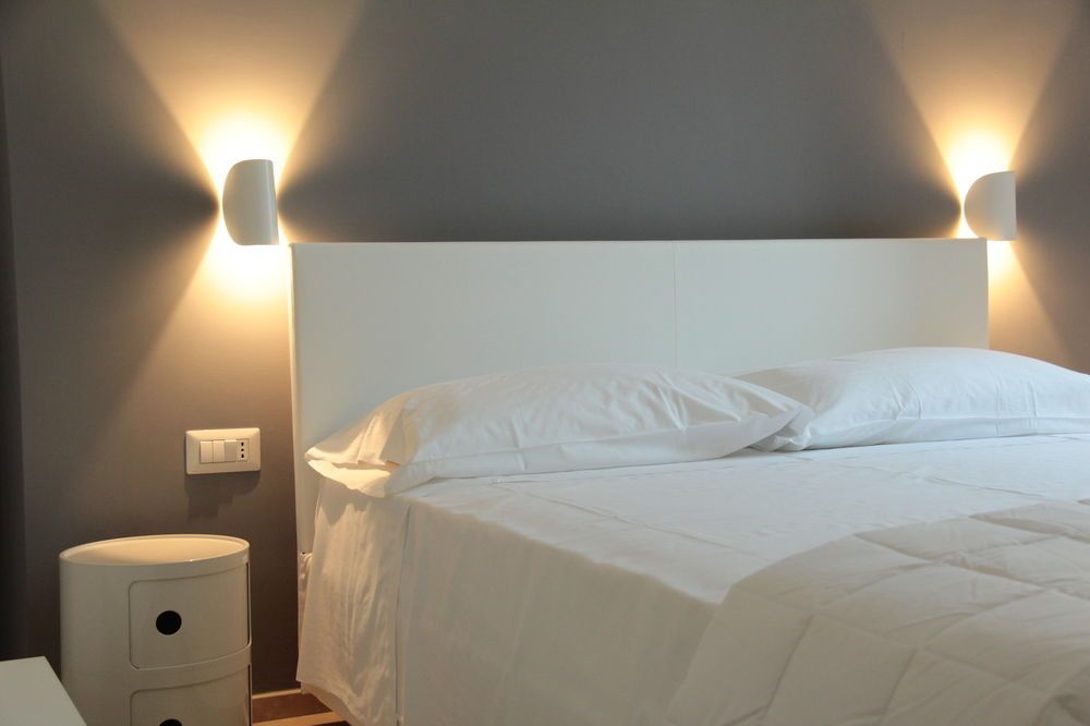 Lamia Room Rentals