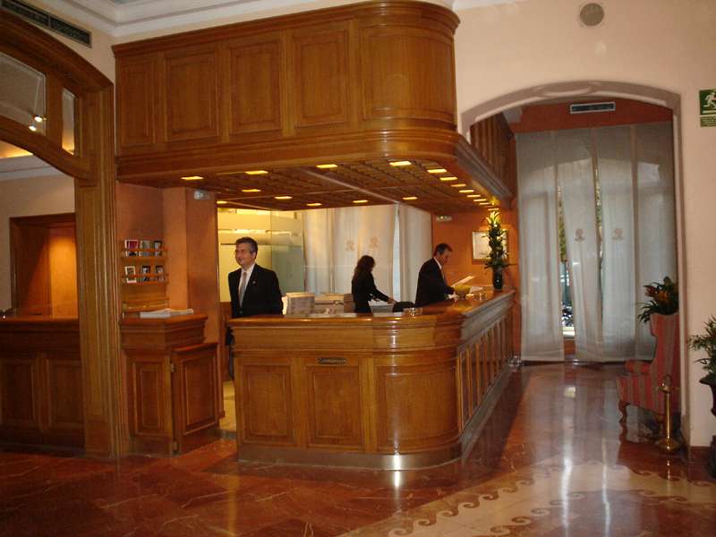 Lamaro Hotel