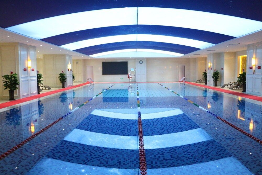 Kaixuanmen Jianguo Hotel