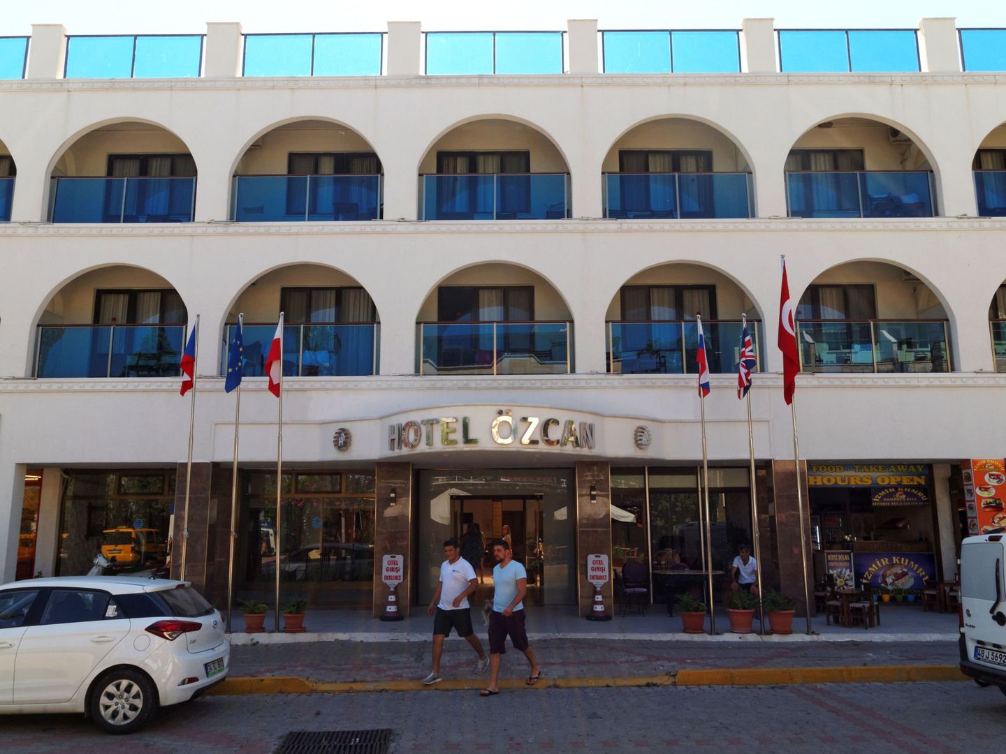 Özcan Beach Hotel