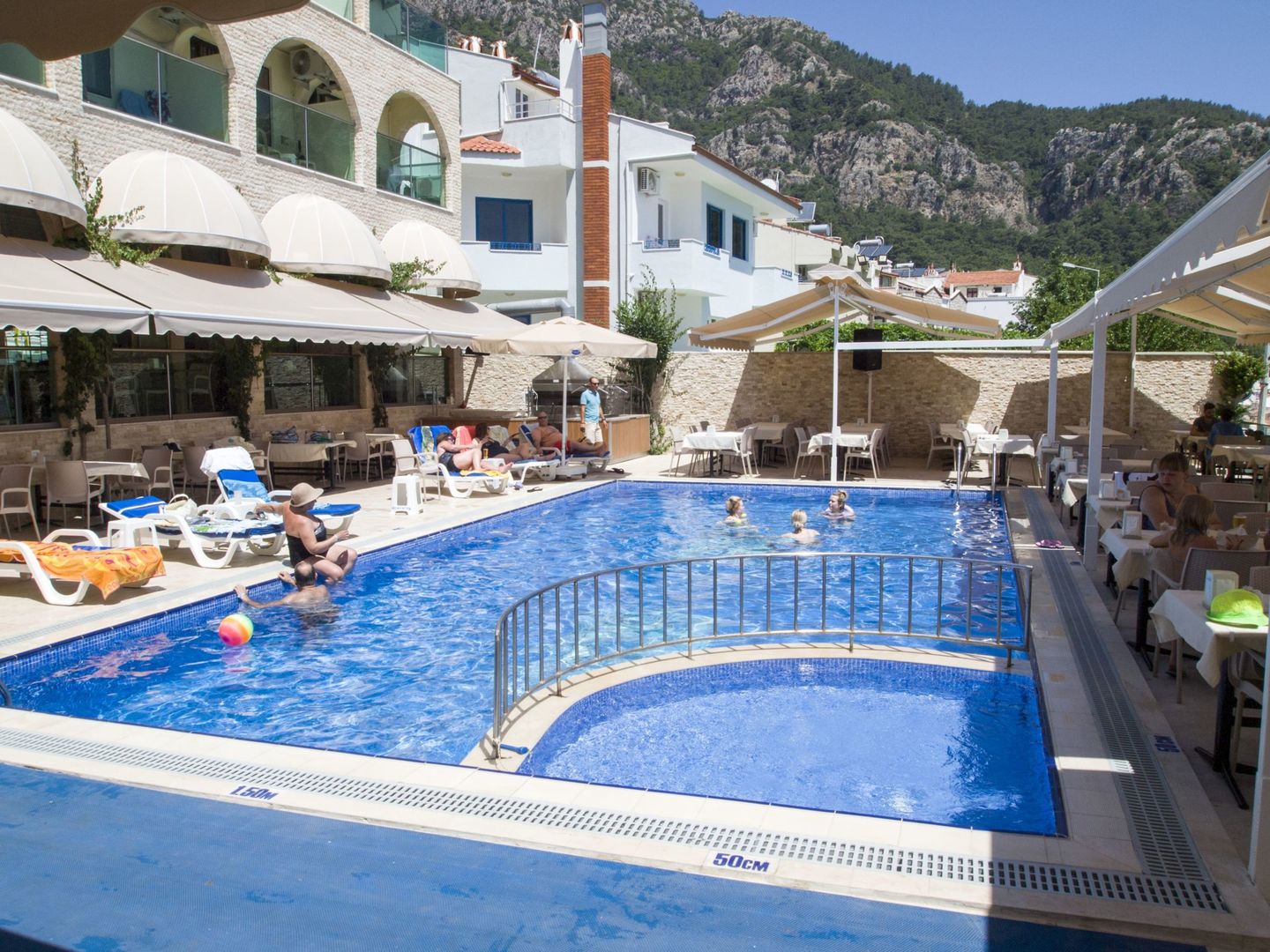 Özcan Beach Hotel