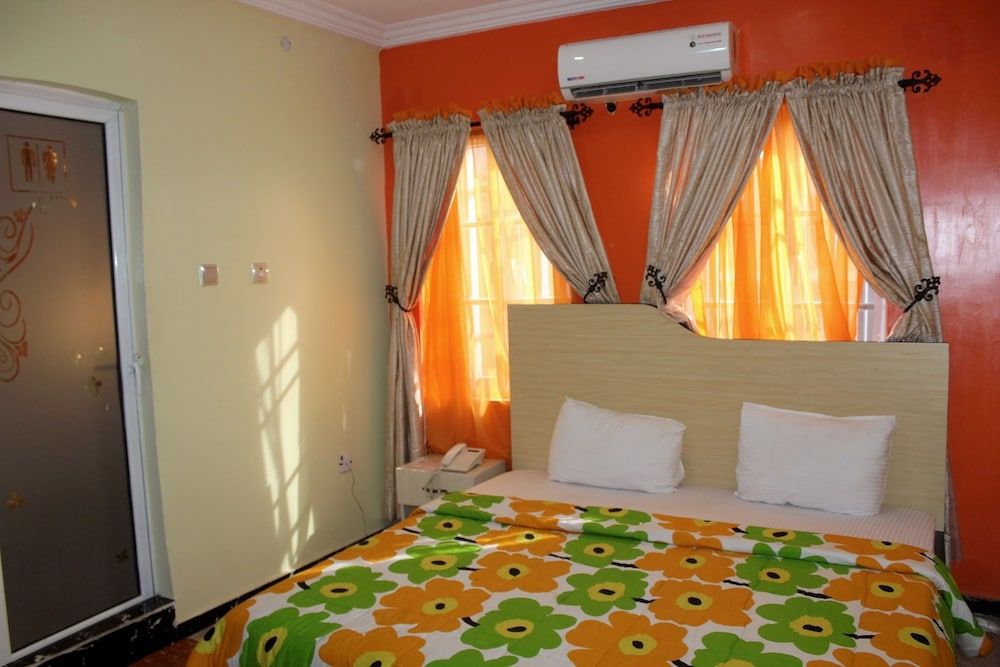Osajamen Hotel