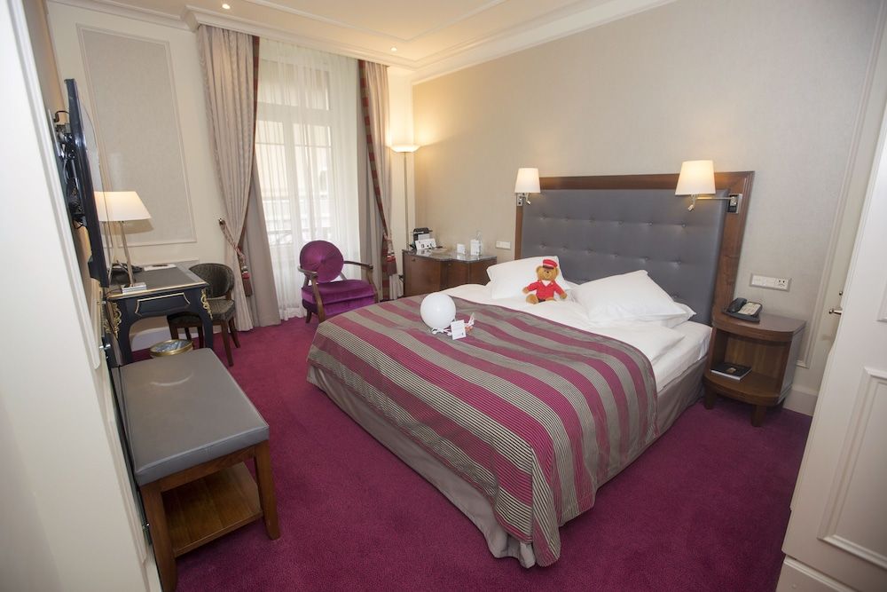 The Dufour Suites & Rooms