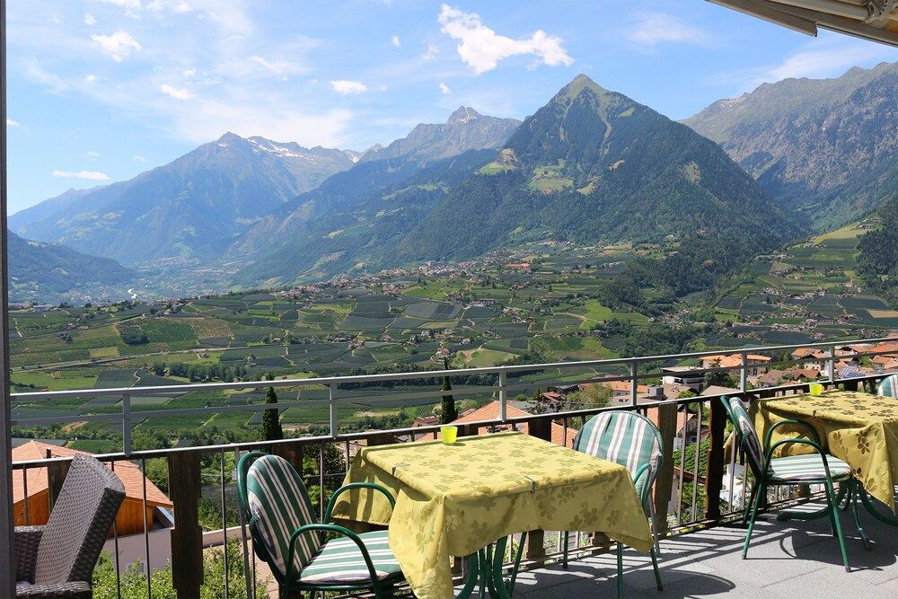 Garni Eden Bed & Breakfast
