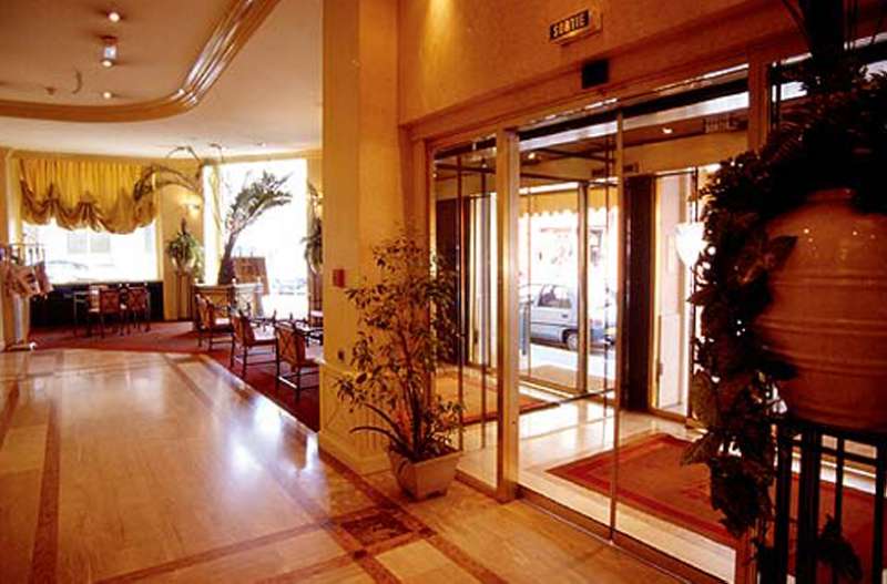 B4 Grand Hotel Lyon