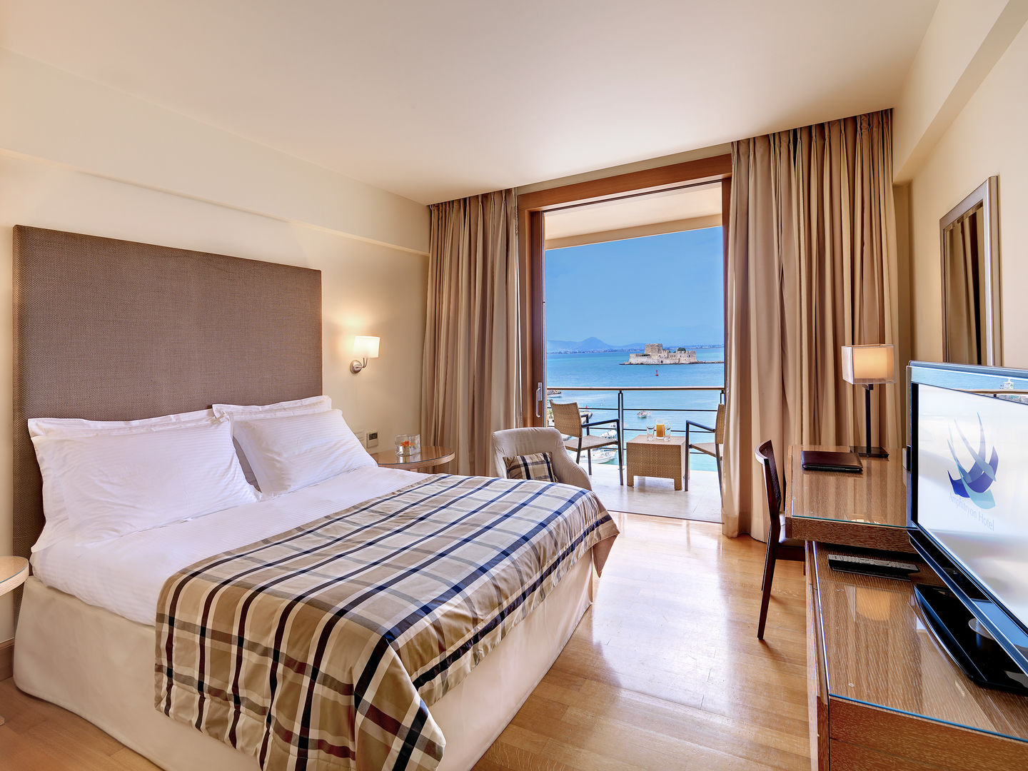 Amphitryon Hotel