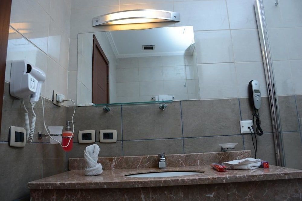 Kenenisa Hotel