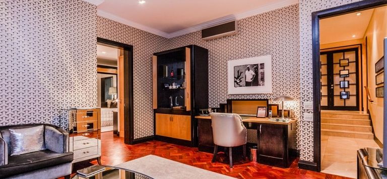 Mantis No 5 Boutique Art Hotel