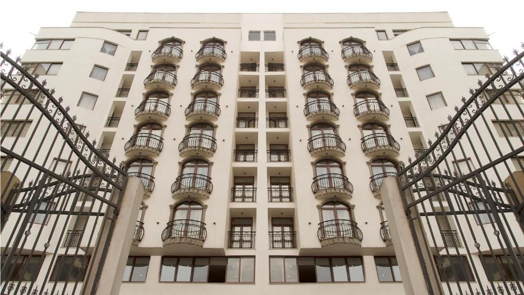 The Grand Palace Suites & Hotel