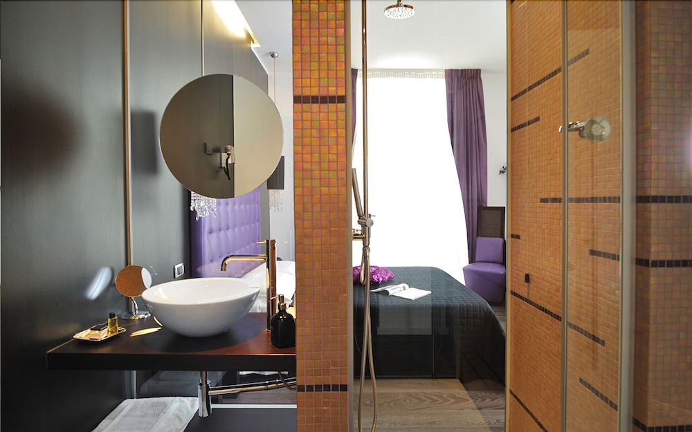 Hotel In Lounge Room