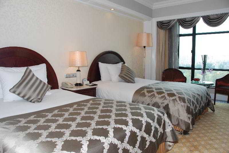 Zhongwei Green Lake Hotel Kunming