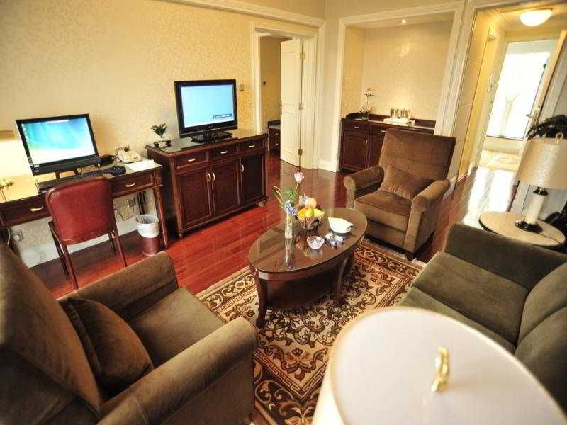 Zhongwei Green Lake Hotel Kunming