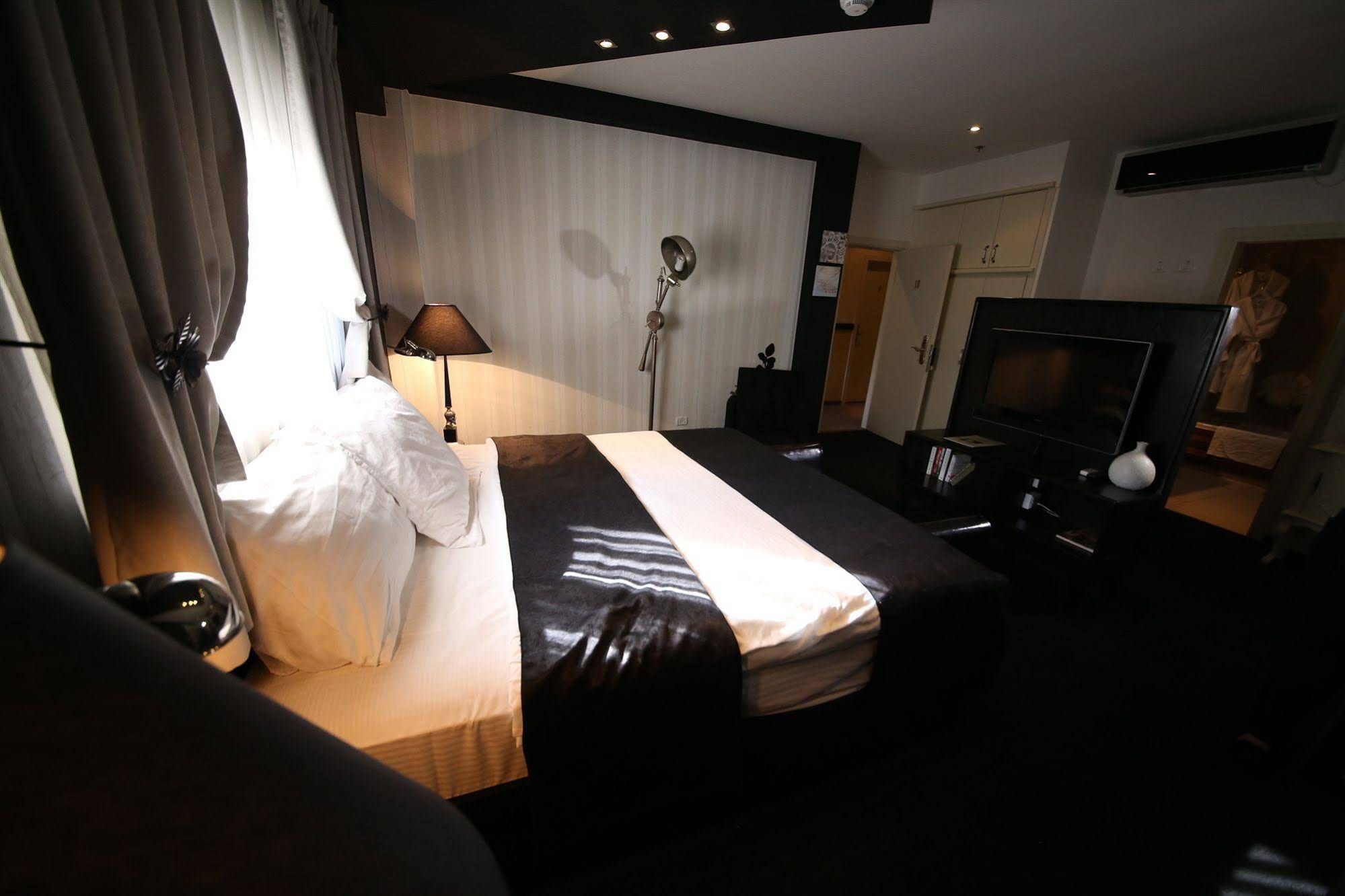 Villa Carmel Boutique