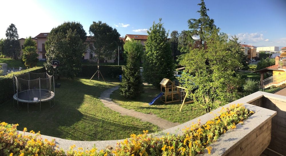 Villa & Garden