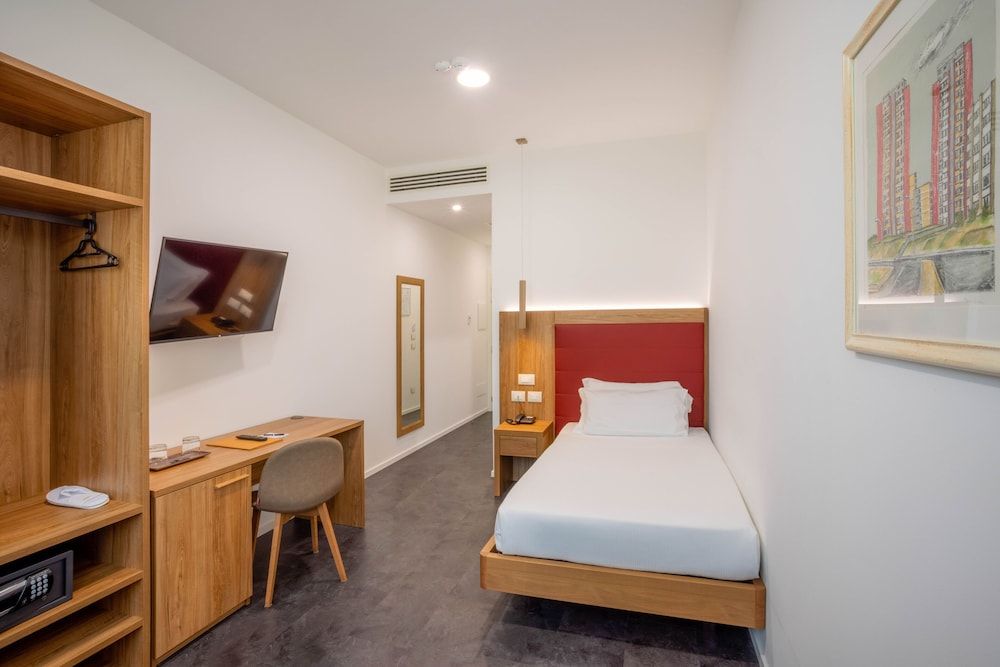 V Hotel