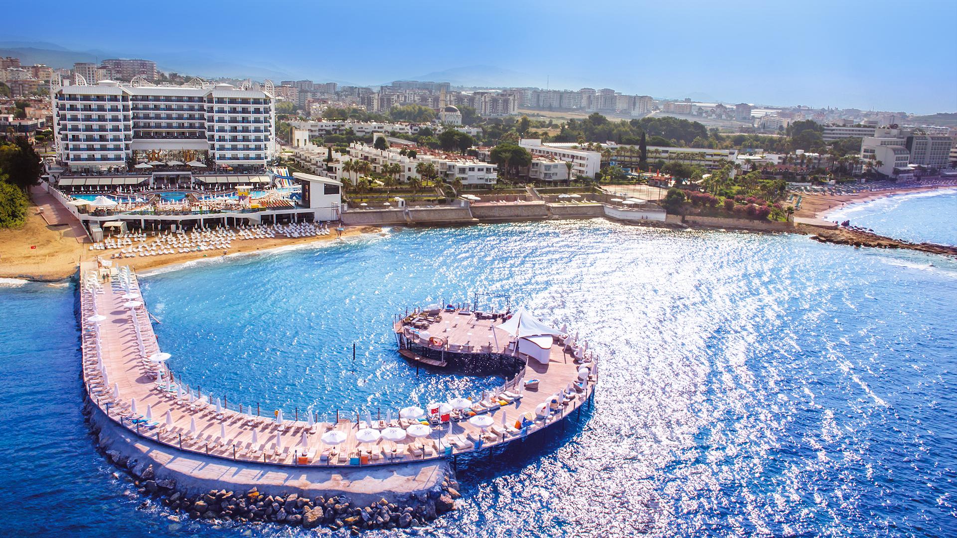Azura Deluxe Resort & Spa Hotel