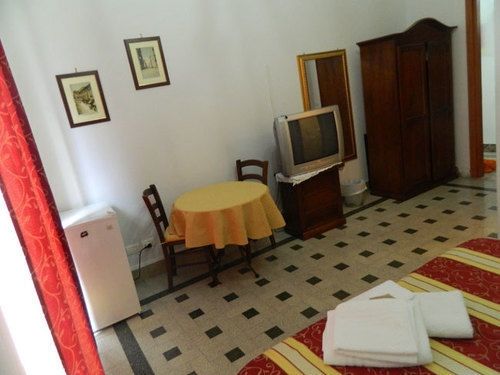 Crispi Rooms
