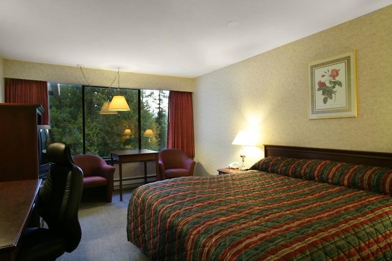 Sandman Signature Vancouver Airport Hotel & Resort