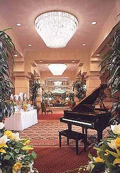 Toronto Marriott Downtown Eaton Centre Hotel