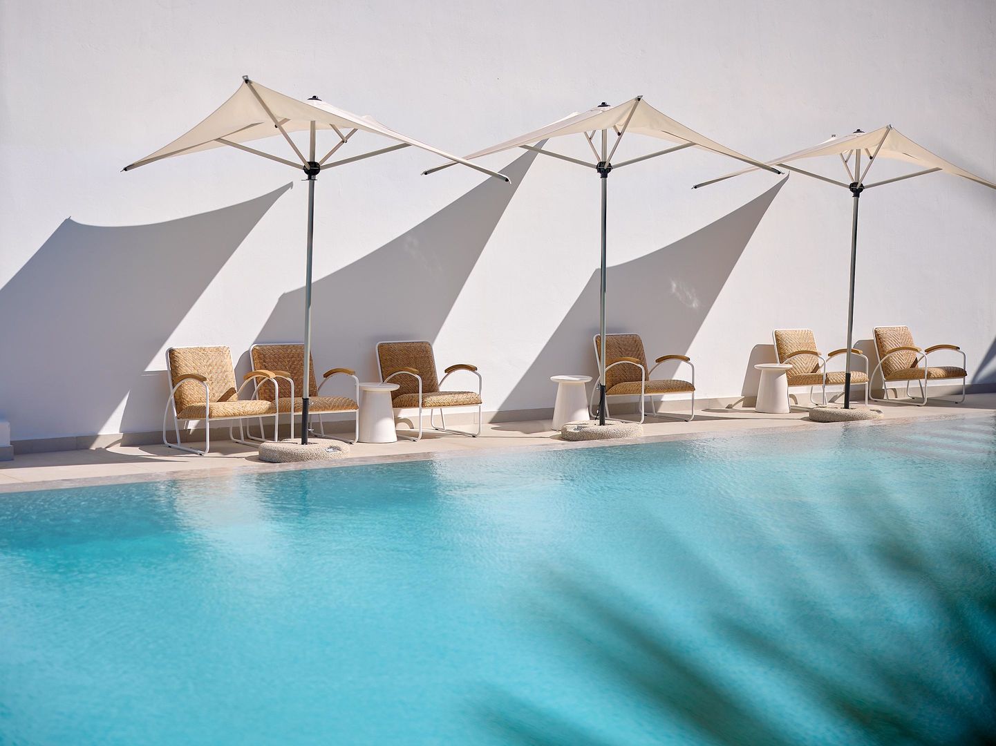 The Roc Club, A Hotel to Live