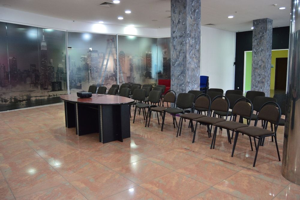Lybid Plaza