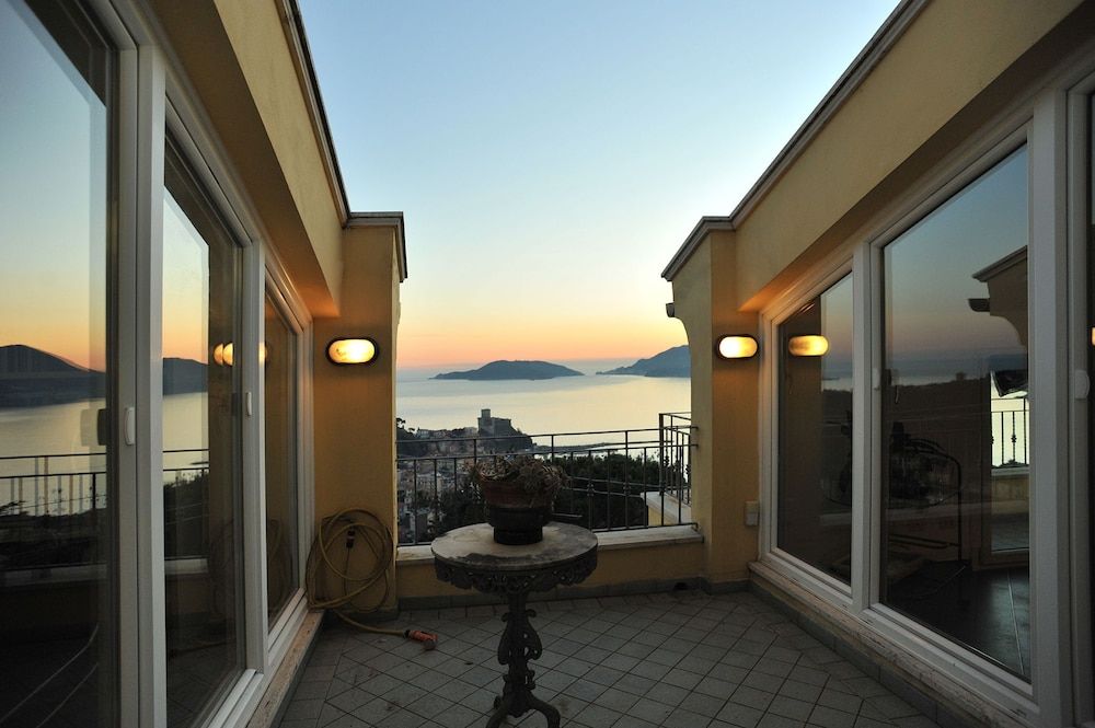 IL Golfo Artisti e Poeti Villa Thea