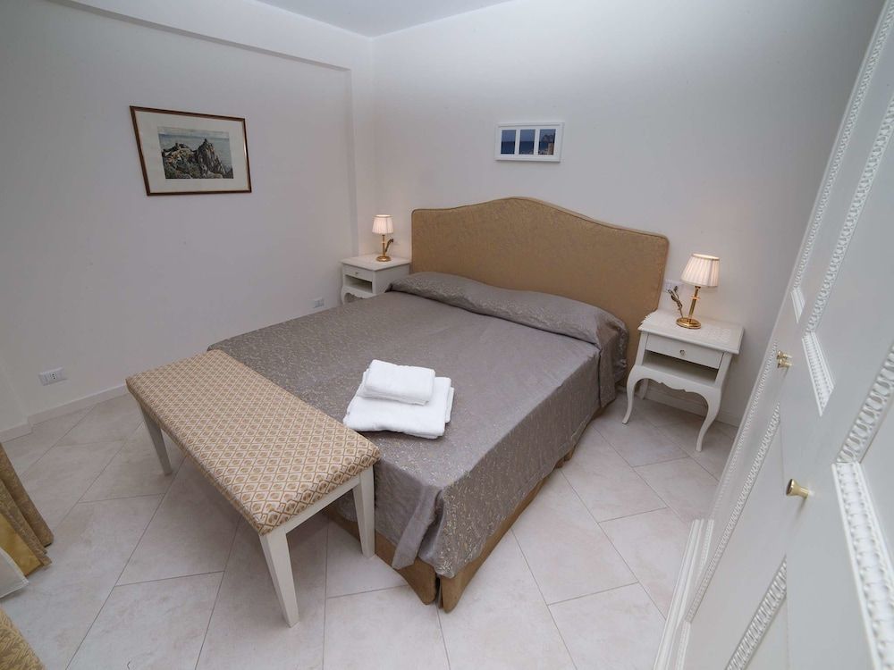 Marina Di Savoca B&B