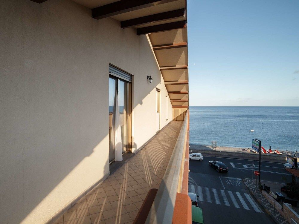 Marina Di Savoca B&B