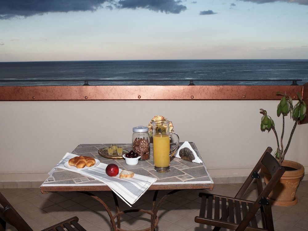 Marina Di Savoca B&B