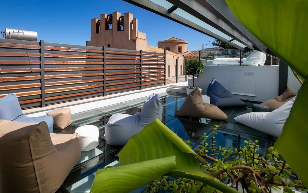 Azzoli Apartments & Skypool